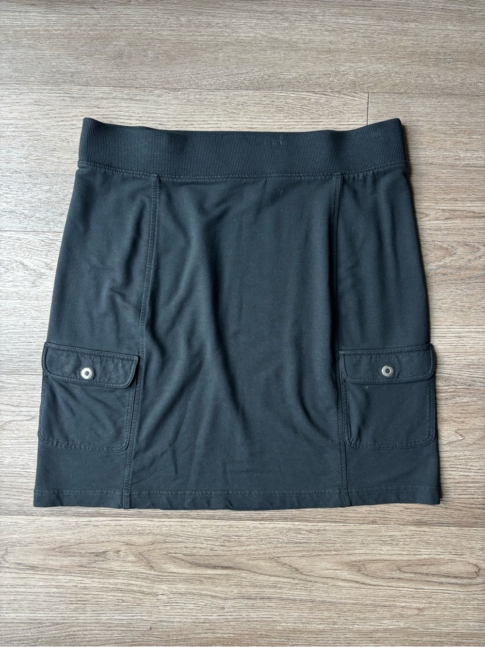 Zenergy by Chico’s Rayon Stretch Pull-on Black Active Utility Skirt